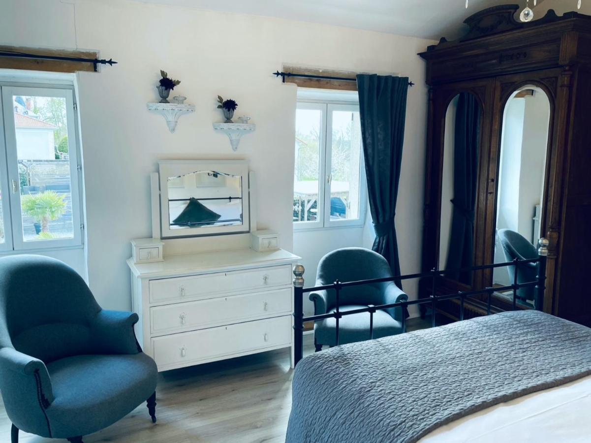 Maison Hirondelles Gites Mezieres-sur-Issoire Экстерьер фото
